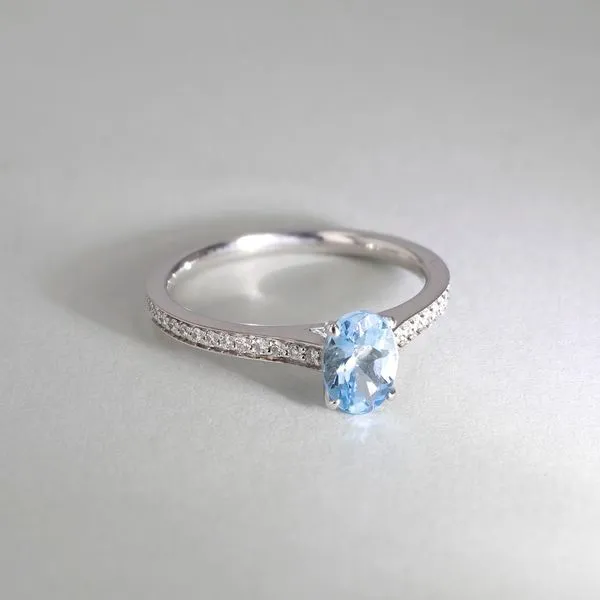 0.70ct Milan Aquamarine Oval and Diamond Pave Ring Image 3 La Mine d'Or Moncton, NB