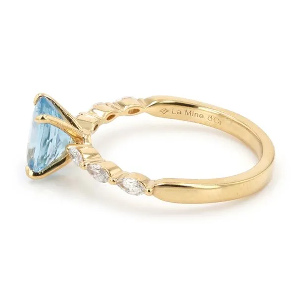 1.05ct Berlin Aquamarine Oval and Diamond Pave Ring Image 2 La Mine d'Or Moncton, NB