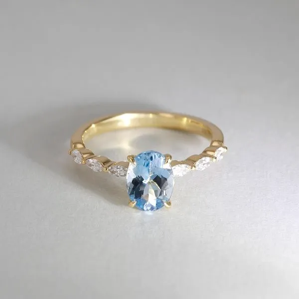 1.05ct Berlin Aquamarine Oval and Diamond Pave Ring Image 3 La Mine d'Or Moncton, NB