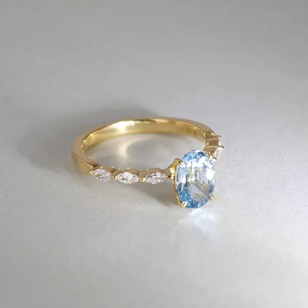 1.05ct Berlin Aquamarine Oval and Diamond Pave Ring Image 4 La Mine d'Or Moncton, NB