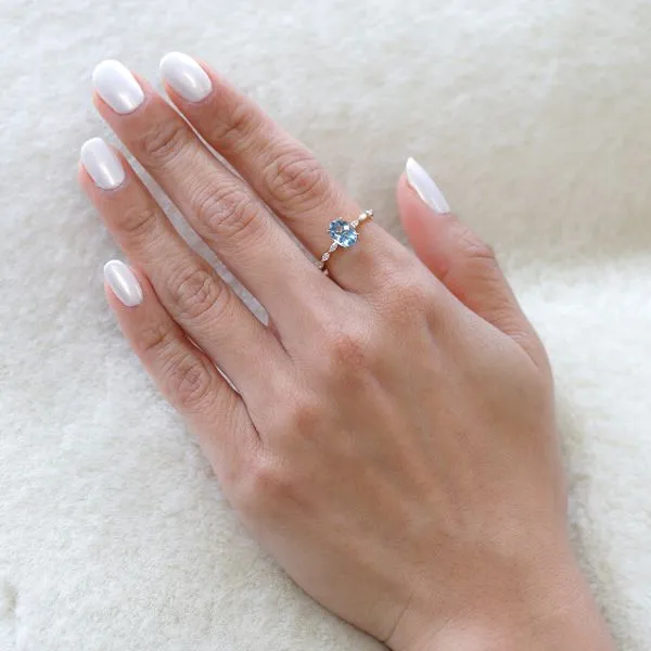 1.05ct Berlin Aquamarine Oval and Diamond Pave Ring Image 5 La Mine d'Or Moncton, NB