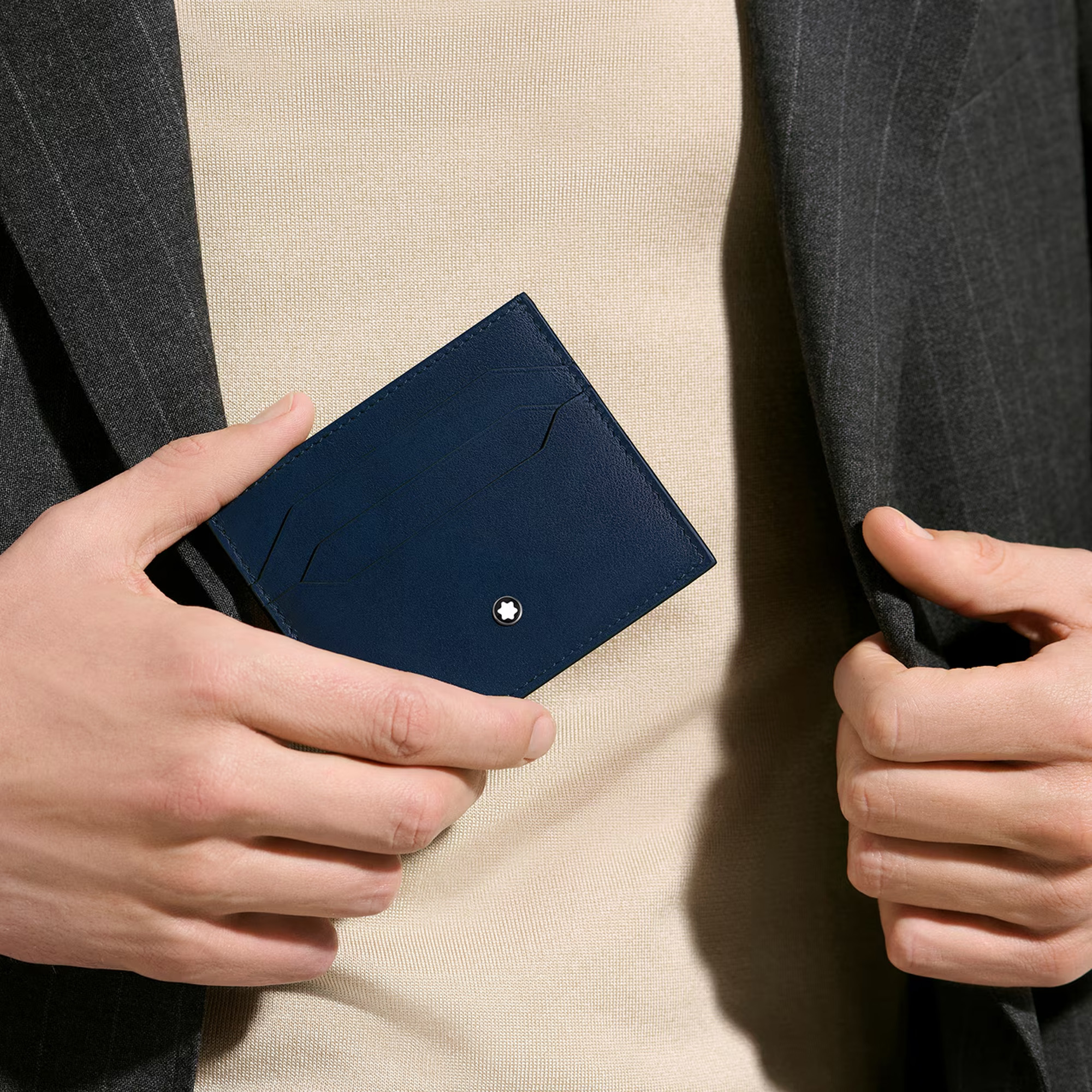 Montblanc Meisterst&uuml;ck Black Card Holder 6cc Image 4 La Mine d'Or Moncton, NB