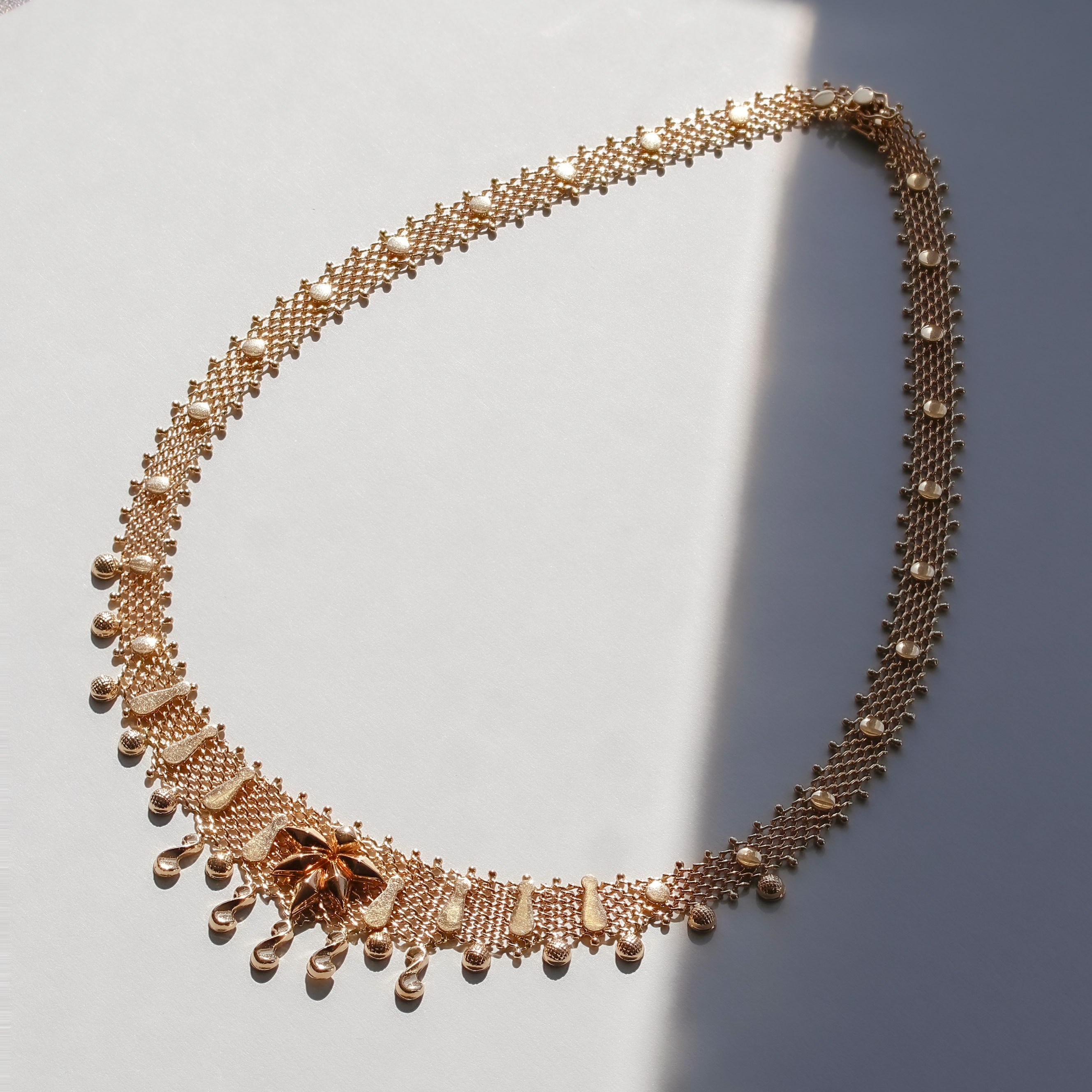 Estate 18kt Yellow Gold Woven Mesh Necklace 18" Image 3 La Mine d'Or Moncton, NB