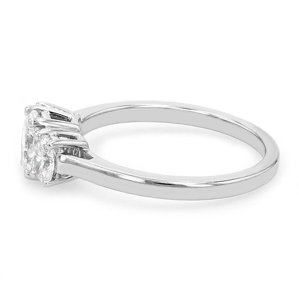 0.90tw Prive Oval Diamond Trinity Engagement Ring Image 2 La Mine d'Or Moncton, NB