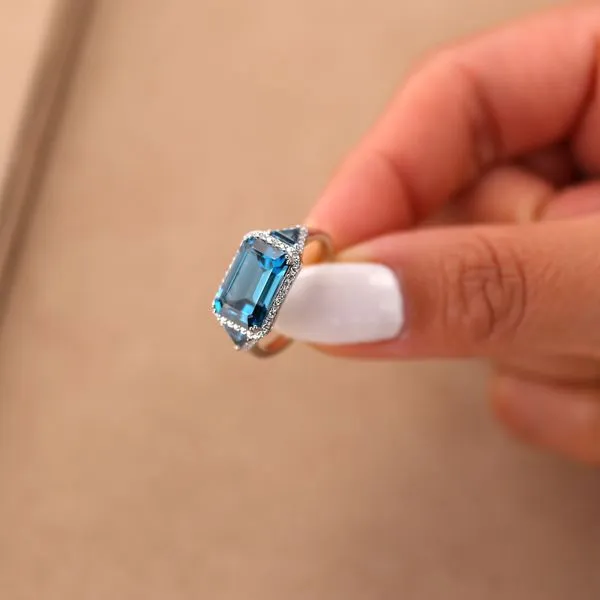 4.85tw London Blue Topaz & Diamond Ring 14kt White Gold Image 4 La Mine d'Or Moncton, NB
