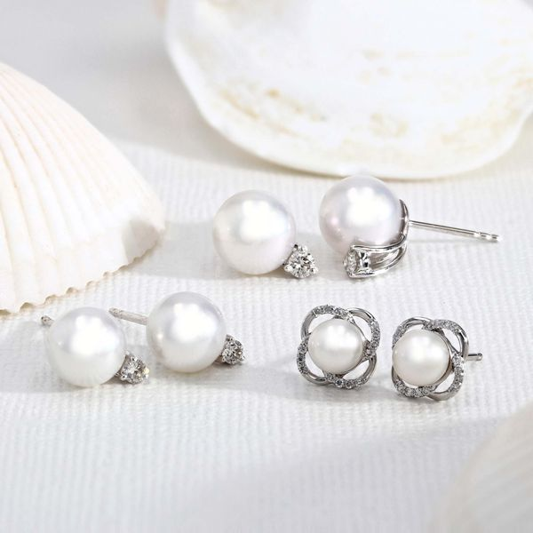 0.10ct Diamond and White Akoya Pearl Stud Earrings set in 14kt White Gold Image 3 La Mine d'Or Moncton, NB
