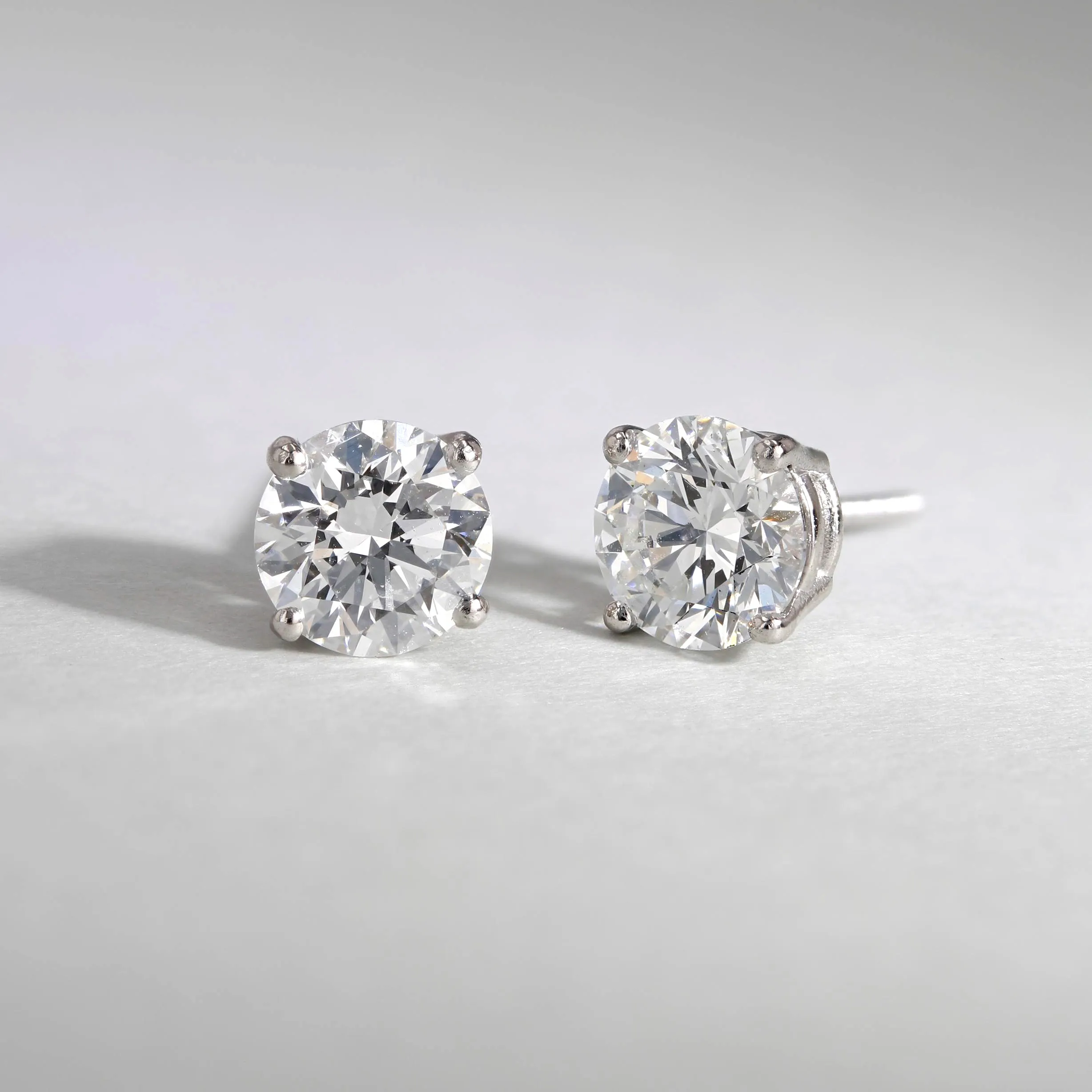 1.62tw Round Brilliant Diamond Platinum Stud Earrings