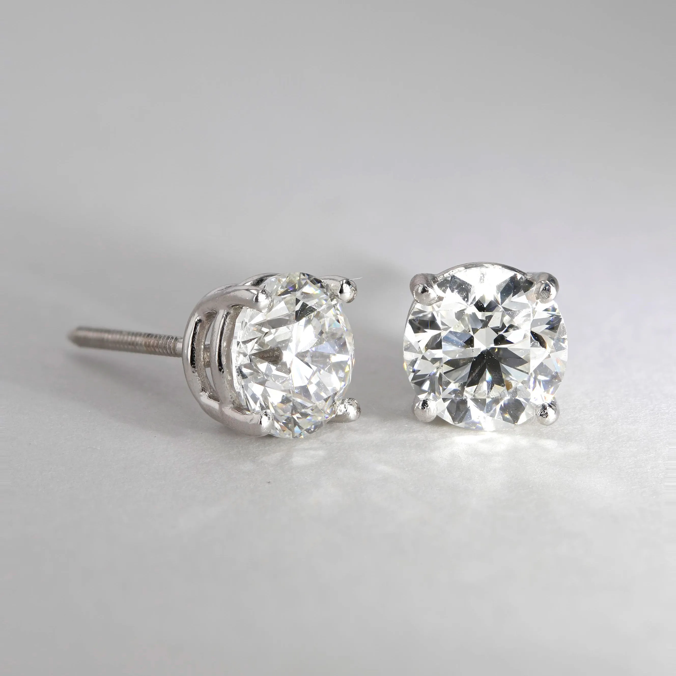 4.01tw Round Diamond Stud Earrings