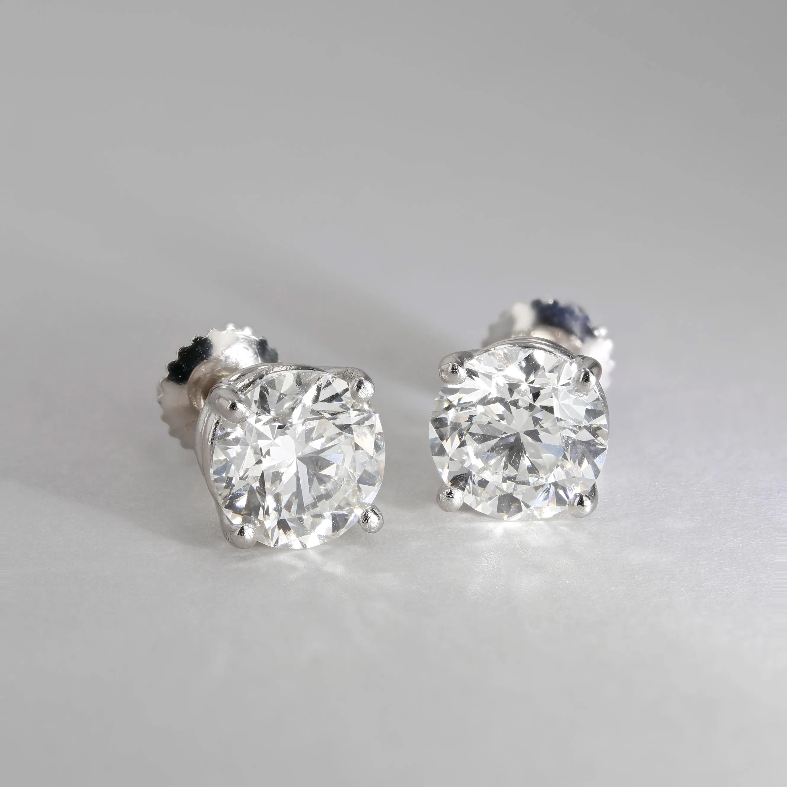 4.01tw Round Diamond Stud Earrings