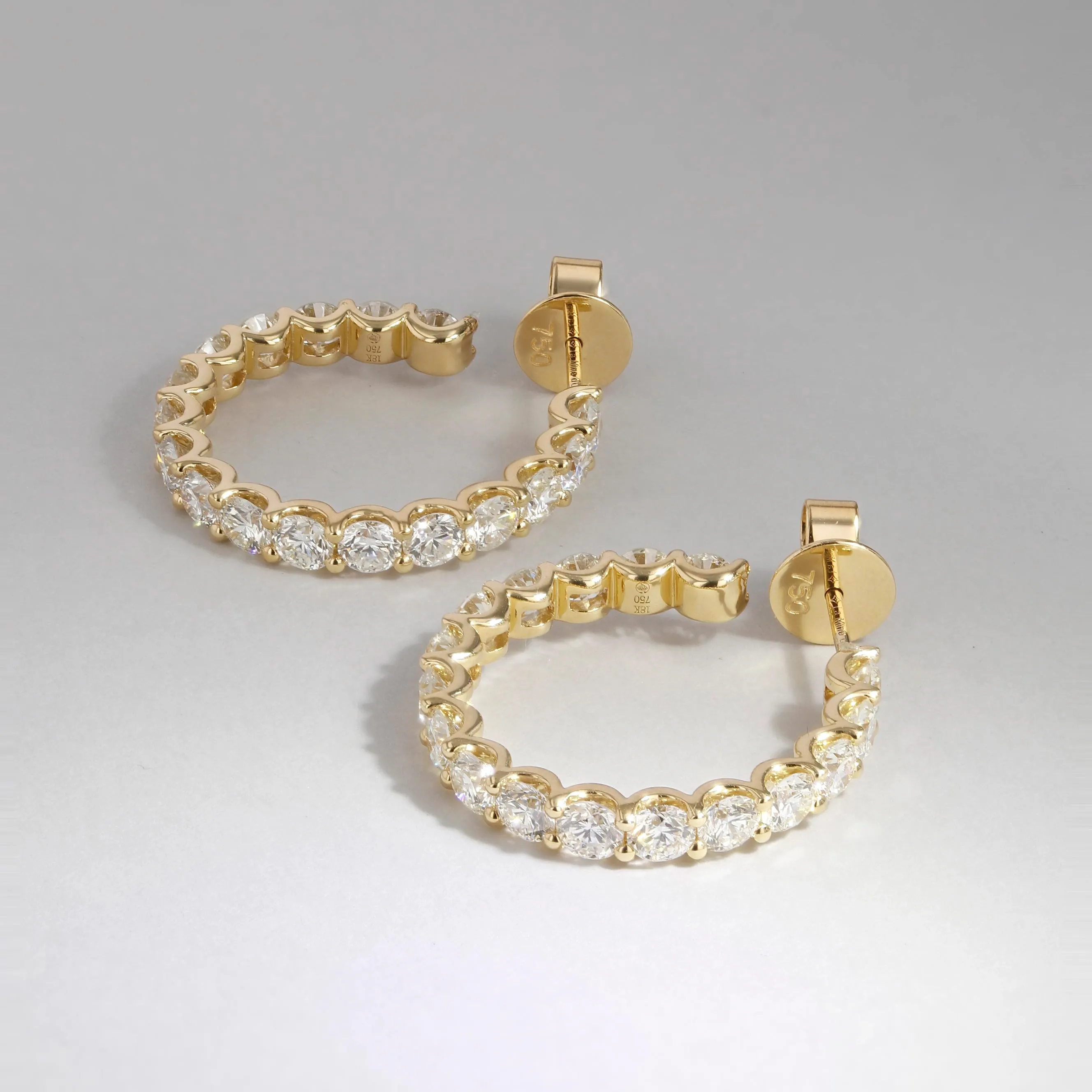 5.00tw Round Diamonds In-Out Eternity Hoop Earrings