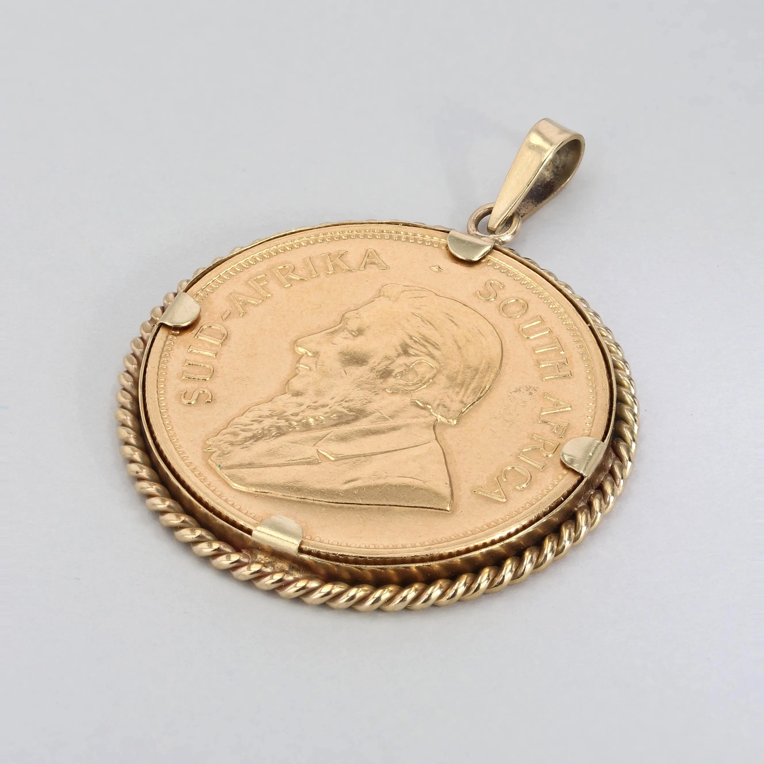 Estate One Ounce Fine Gold Krugerrand Coin Pendant 1979 Image 3 La Mine d'Or Moncton, NB