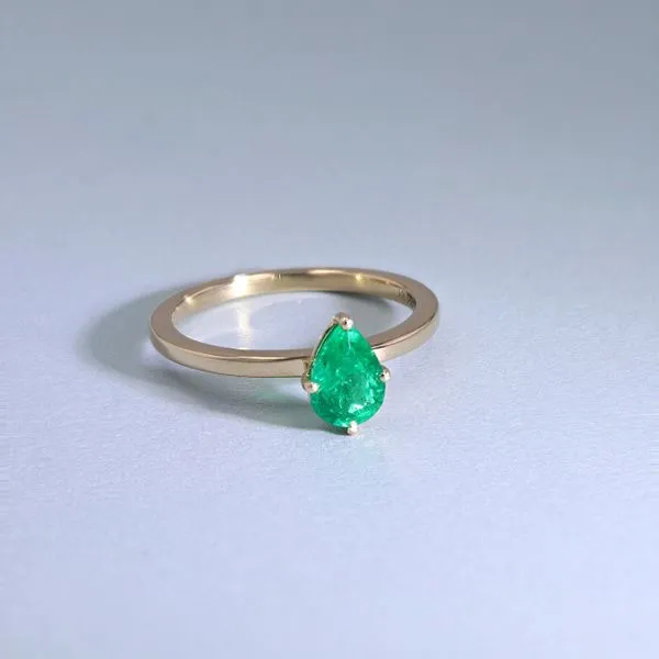 0.73ct Pear Shaped Emerald Gemstone Cairo Ring Image 3 La Mine d'Or Moncton, NB