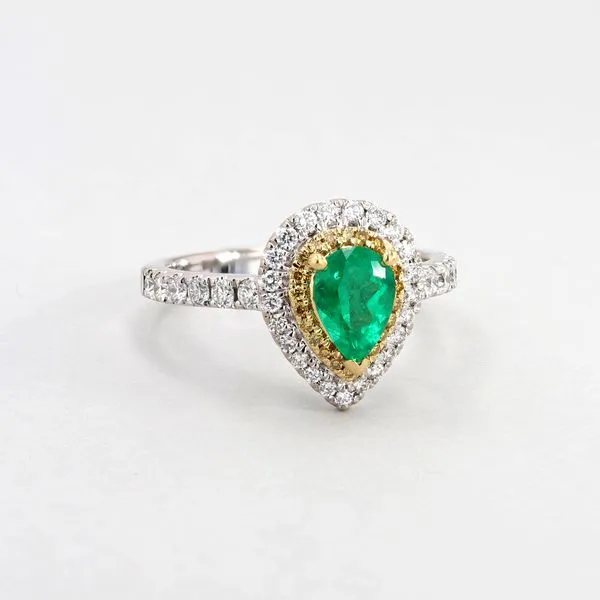 1.33tw Golden Halo Pear Emerald Gemstone Ring Image 4 La Mine d'Or Moncton, NB