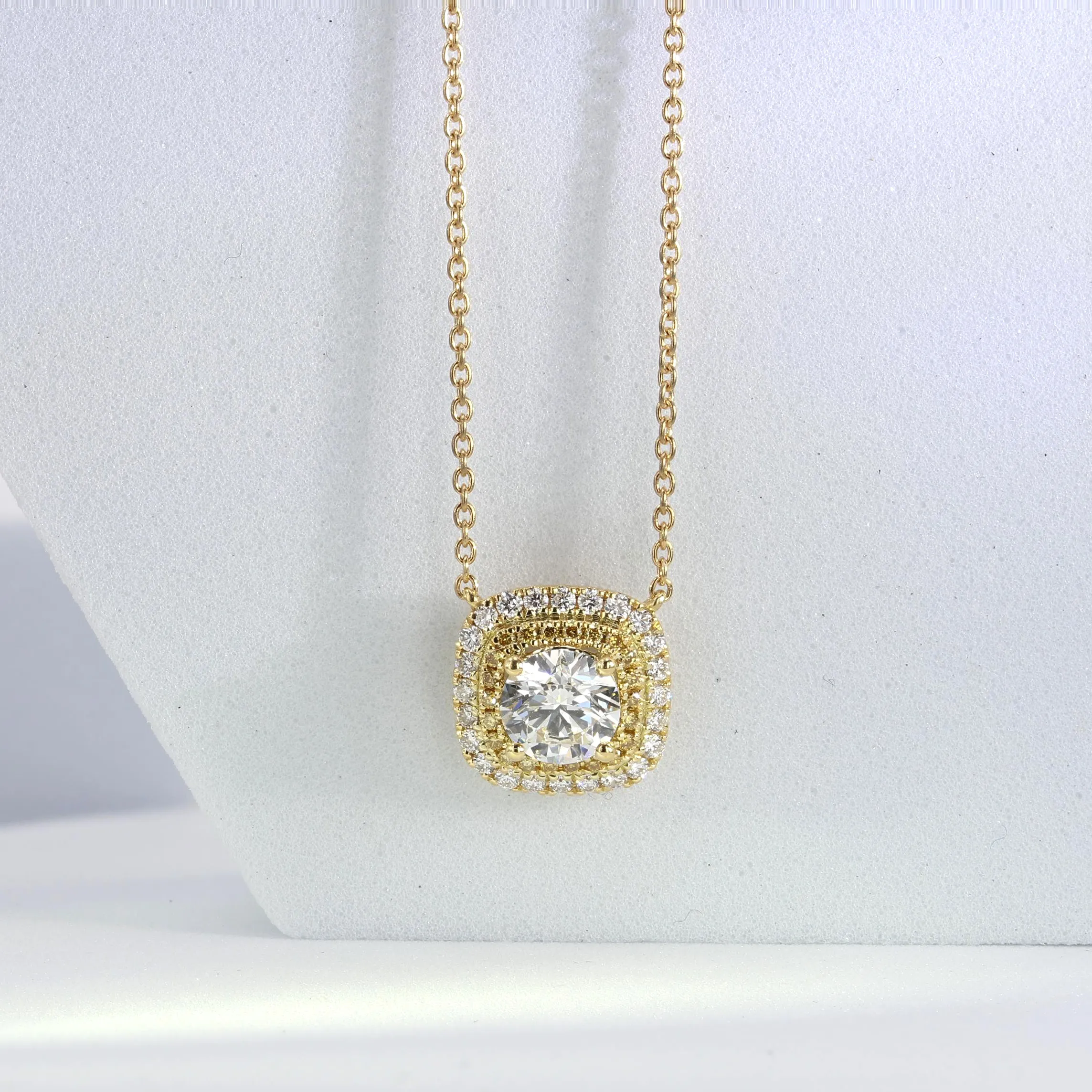 1.06tw Golden Halo Diamond Necklace Image 3 La Mine d'Or Moncton, NB