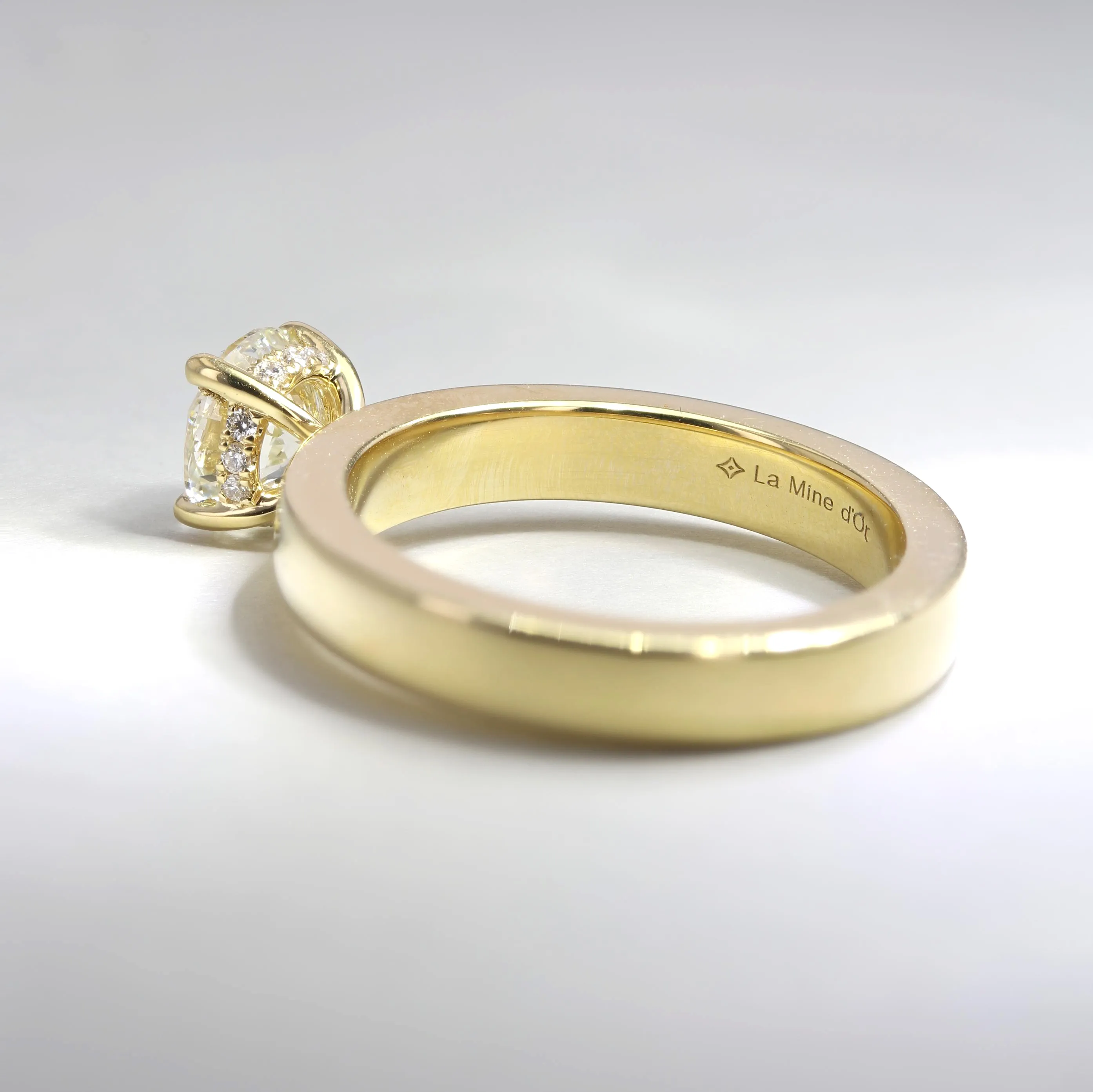 1.11tw Lagos Diamond Halo Engagement Ring 5mm Band Image 4 La Mine d'Or Moncton, NB
