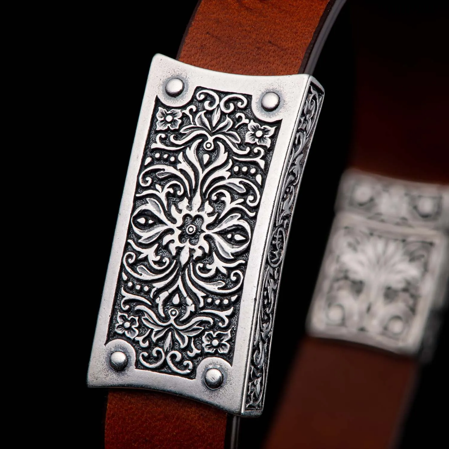 William Henry Venice-Silver/Brown Bracelet in Sterling Silver with Double Sided Leather Bracelet, La Image 2 La Mine d'Or Moncton, NB