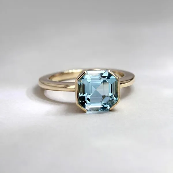 3.00ct Munich Octagon Shape Half Bezel Solitaire Santa Maria Brazilian Aquamarine Ring 14kt Yellow G Image 3 La Mine d'Or Moncton, NB