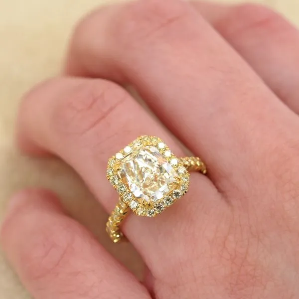 4.19tw Prive Fancy Yellow Radiant Diamond Halo Engagement Ring Image 4 La Mine d'Or Moncton, NB