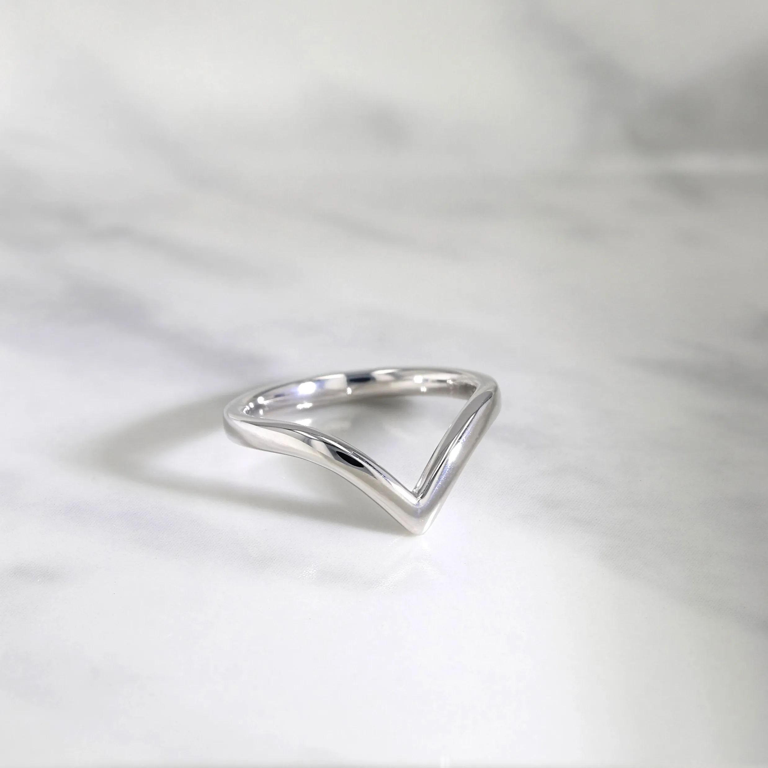 18kt White Palladium Gold Curved Band Image 3 La Mine d'Or Moncton, NB