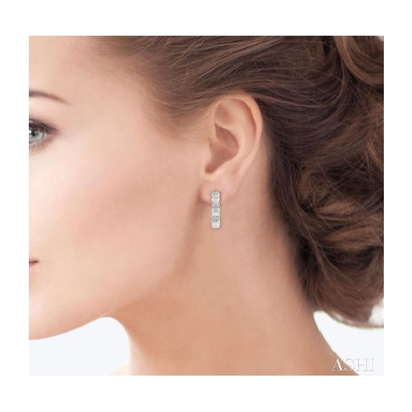 Earrings Image 2 Lee Ann's Fine Jewelry Russellville, AR