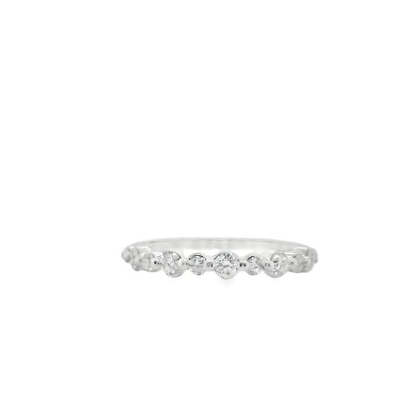 14K WG 11 ROUND DIAMOND SINGLE PRONG ALTERNATING SIZE WED BAND .55TW Image 2 Lennon's W.B. Wilcox Jewelers New Hartford, NY