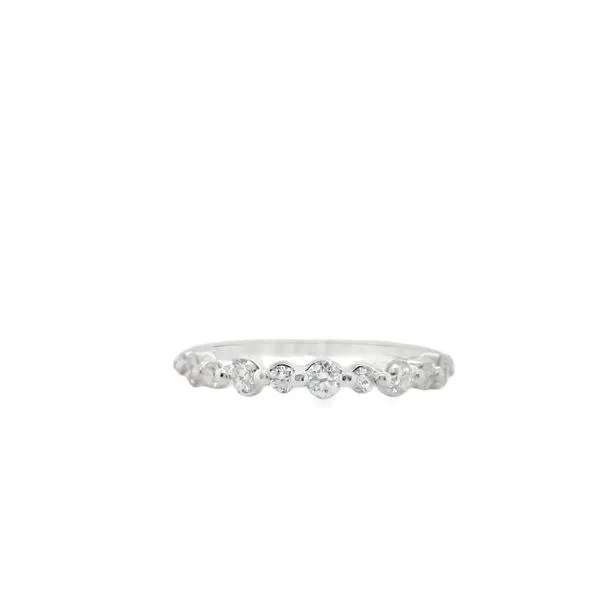 14K WG 11 ROUND DIAMOND SINGLE PRONG ALTERNATING SIZE WED BAND .55TW Lennon's W.B. Wilcox Jewelers New Hartford, NY