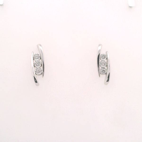 14K WHITE GOLD ELONGATED DIAMOND POST EARRINGS. EACH EARRING HAS 3 ILLUSION SET DIAMONS  .13TW Lennon's W.B. Wilcox Jewelers New Hartford, NY