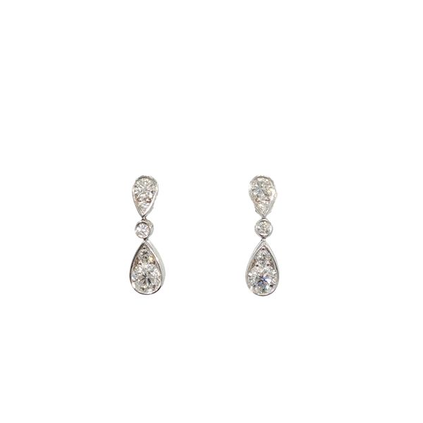 18K WG DIAMOND DANGLE EARRINGS ON POSTS  10 DIAMONDS =.96 CTTW   ER11-17 Lennon's W.B. Wilcox Jewelers New Hartford, NY