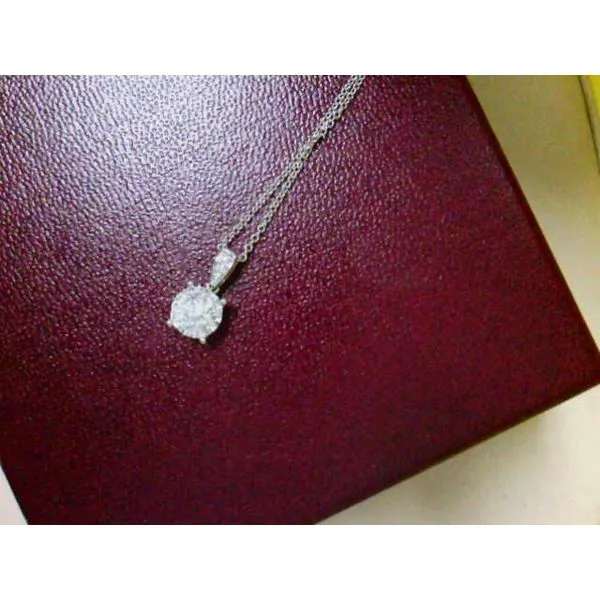 Pendant Lennon's W.B. Wilcox Jewelers New Hartford, NY