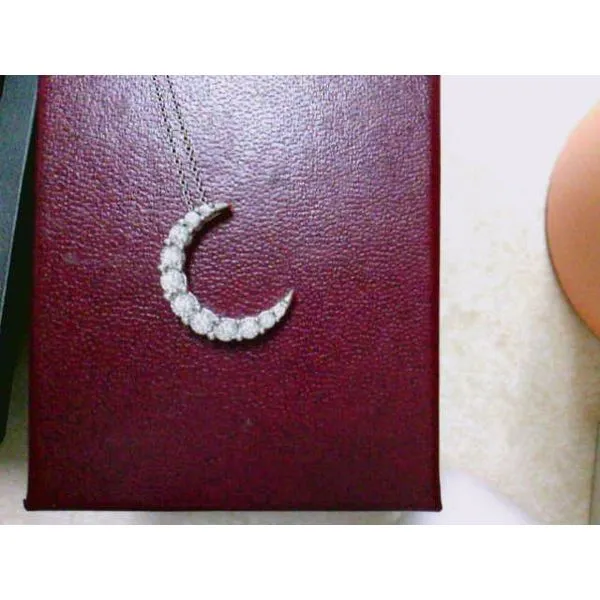 Pendant Lennon's W.B. Wilcox Jewelers New Hartford, NY