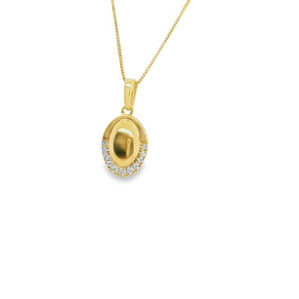 10K YG POLISHED OVAL PENDANT WITH DIAMONDS IN A SEMI-CIRCLE AT THE BOTTOM  DIA. WT.= .065 CTTW -ON 18" YG BOX CHAIN Lennon's W.B. Wilcox Jewelers New Hartford, NY