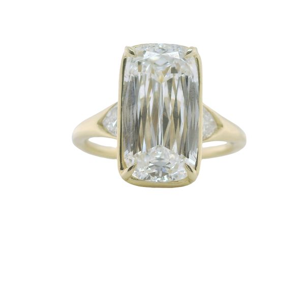 5.14 CT LOOSE ELONGATED CUSION CUT LAB GROWN DIAMOND WITH A TRILLION SHAPED LAB ON EACH SIDE OF CENTER STONE  TOTAL WT= 5.33 CT<br>IGI CERT #LG778643921 Lennon's W.B. Wilcox Jewelers New Hartford, NY