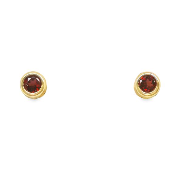 14K YG STUD EARRINGS ROUND 4 MM GARNET IN BEZELS Lennon's W.B. Wilcox Jewelers New Hartford, NY
