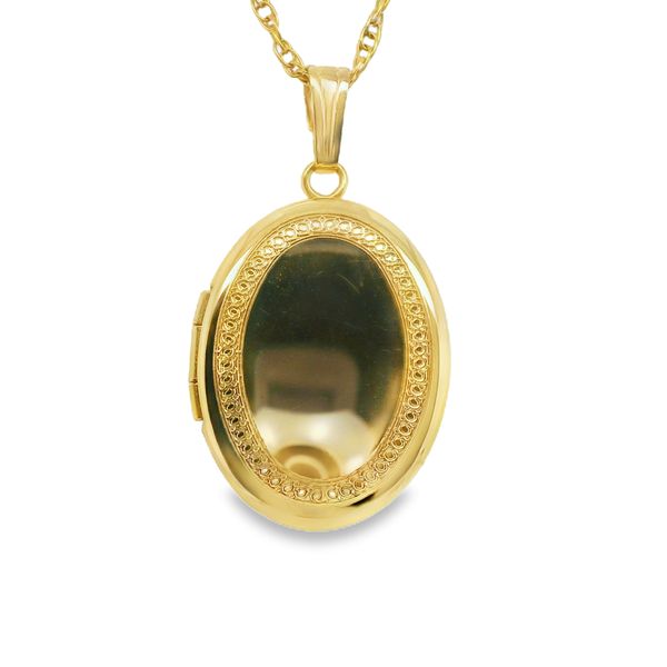14KT  GOLD FILLED HAND ENGRAVED  LOCKET ON 18" GF CHAIN Lennon's W.B. Wilcox Jewelers New Hartford, NY