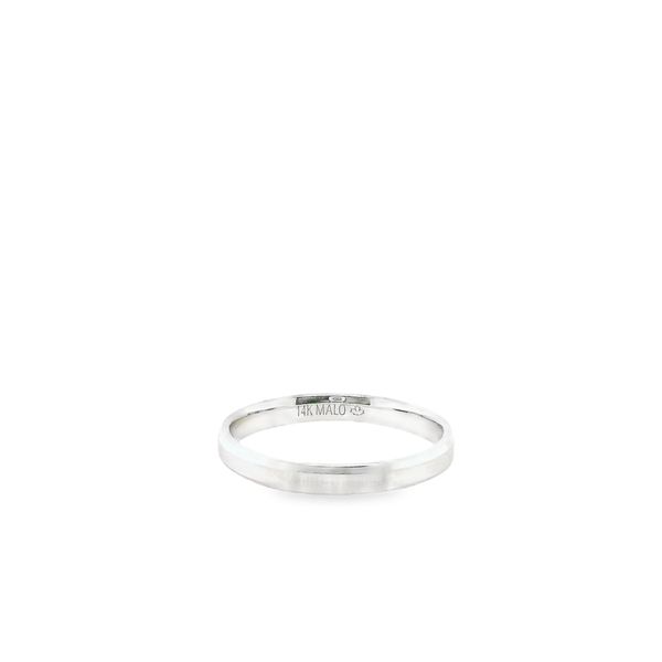 14KT WG 3MM SATIN CENTER BEVEL EDGE WEDDING BAND Lennon's W.B. Wilcox Jewelers New Hartford, NY