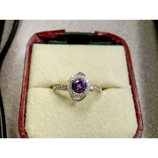 Ring Lennon's W.B. Wilcox Jewelers New Hartford, NY