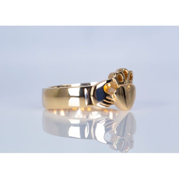 Gentleman's 14K Yellow Gold Claddagh Ring Image 2 Les Olson Jewelers Palm Harbor, FL