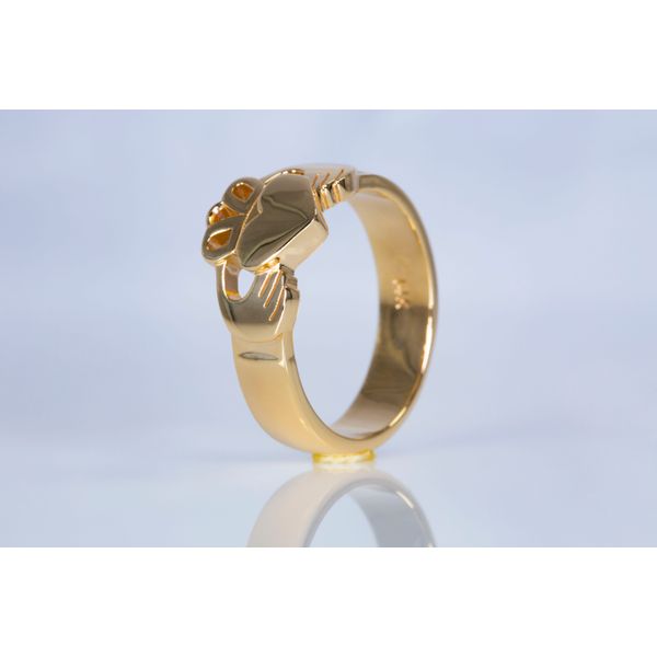 Gentleman's 14K Yellow Gold Claddagh Ring Image 3 Les Olson Jewelers Palm Harbor, FL
