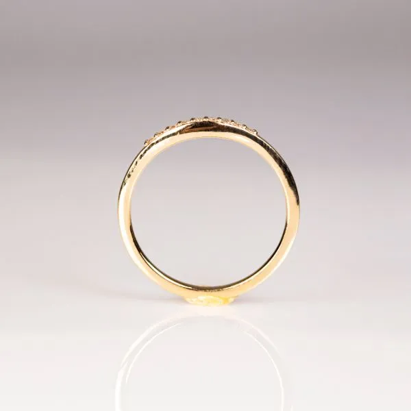 14K Yellow Gold Curved Diamond Wedding Band Image 3 Les Olson Jewelers Palm Harbor, FL