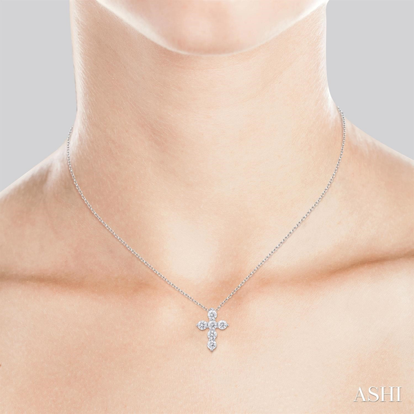 DIAMOND CROSS PENDANT Image 3 Lester Martin Dresher, PA