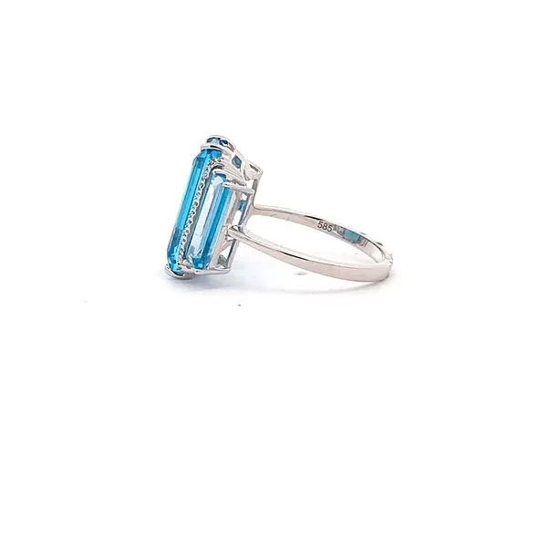 8.53CT TW BLUE TOPAZ RING