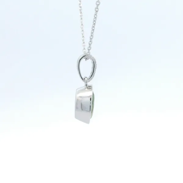 1.35CT  OVAL PERIDOT PENDANT