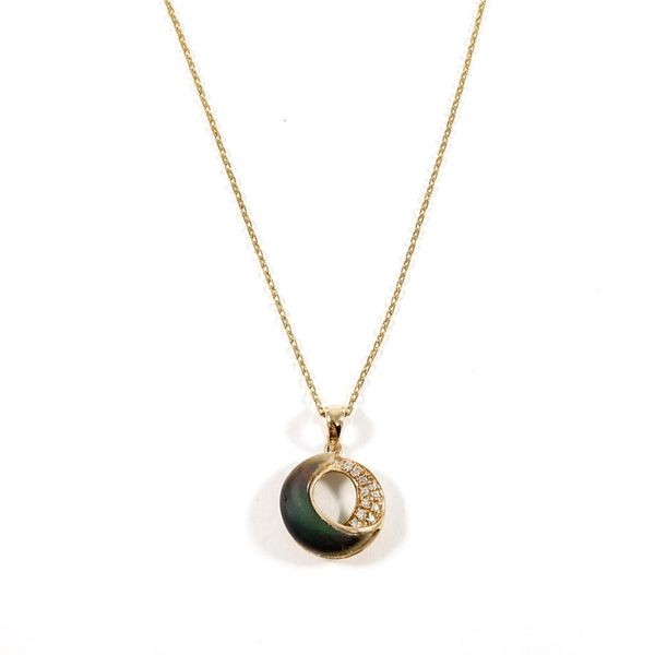 Black Mother of Pearl and Diamond Necklace - Yellow Gold - 18