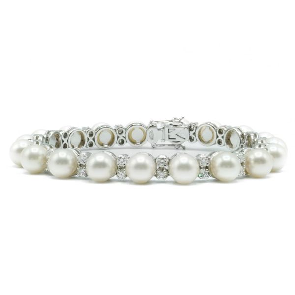 Pearl and Diamond Bracelet - White Gold - 7