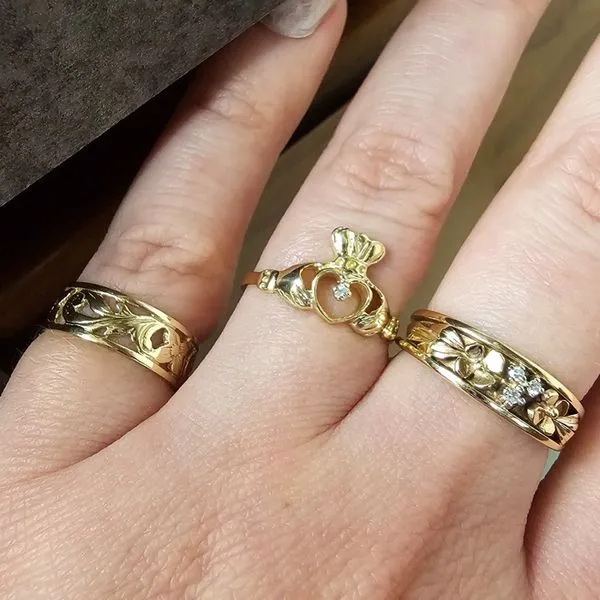 Estate Yellow Gold Floral Design Band Image 3 Mark Jewellers La Crosse, WI