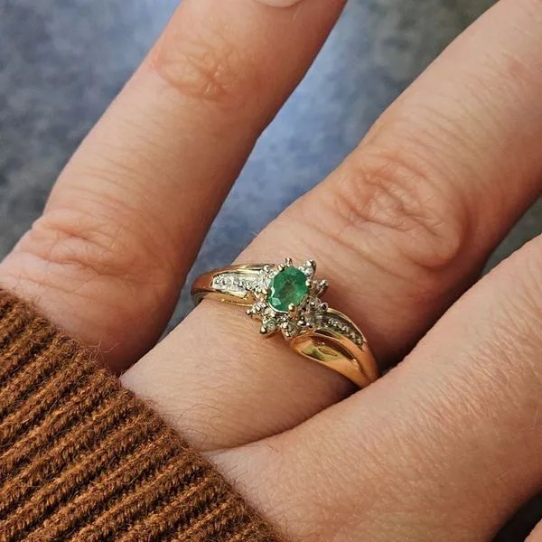Estate Two Tone Gold Green Stone Ring Image 3 Mark Jewellers La Crosse, WI