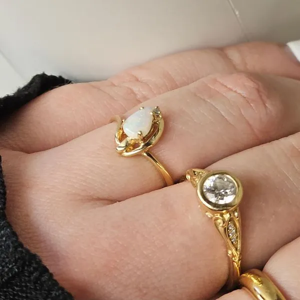 Estate Yellow Gold Pear Stone Ring Image 2 Mark Jewellers La Crosse, WI