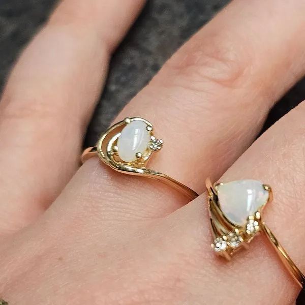 Estate Yellow Gold Opal Ring Image 2 Mark Jewellers La Crosse, WI