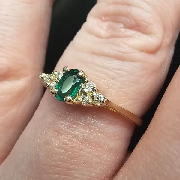 Estate Yellow Gold Green Stone Ring Image 3 Mark Jewellers La Crosse, WI