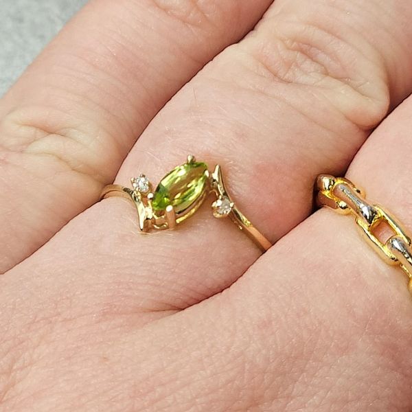 Estate Yellow Gold Green Stone Ring Image 3 Mark Jewellers La Crosse, WI